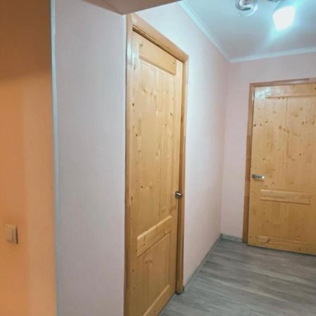 2 Комн Квартира На Новой Площади Apartamento Almatý Exterior foto