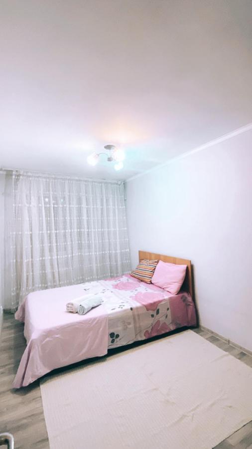 2 Комн Квартира На Новой Площади Apartamento Almatý Exterior foto