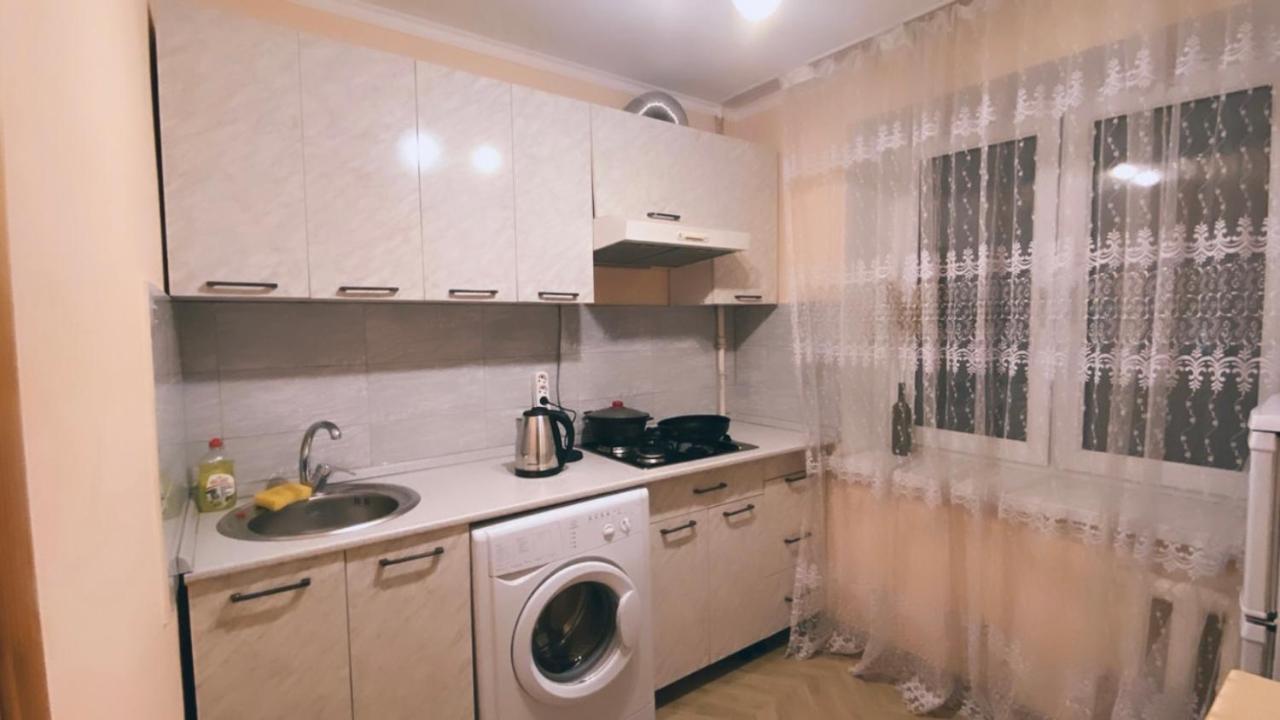 2 Комн Квартира На Новой Площади Apartamento Almatý Exterior foto